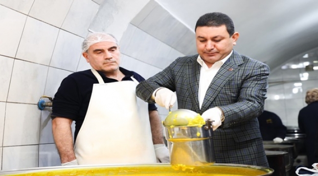 Başkan Özyavuz Aşevinde İhtiyaç Sahiplerine Yemek Dağıttı