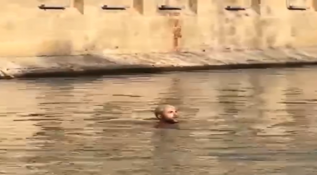 Eyyübiye'de Genç, Camiden Göle Atladı! 