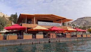 Halfeti'nin Yüzer Kahvesi, Turistlerin Uğrak Yeri Oldu!