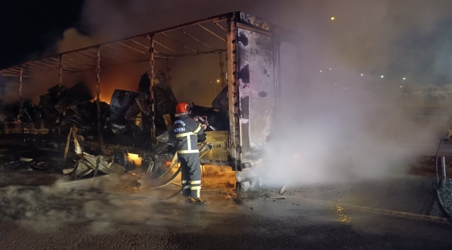 Karaköprü'de tır yandı 