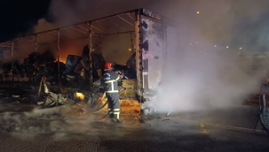 Karaköprü'de tır yandı 