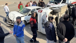 Karaköprü'de Trafik Kazası: Hafif Ticari Araç Ters Döndü, Yaralı Var