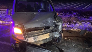 Şanlıufa'da İki Araç Çarpıştı, 3 Yaralı