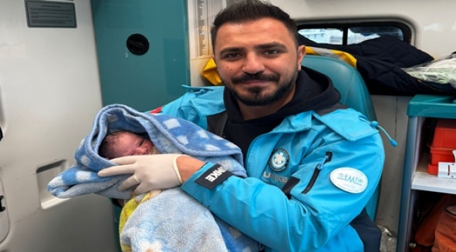 Şanlıurfa'da Ambulansa Doğan Bebeğe "Birkan" Adı Verildi