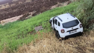Şanlıurfa'da araç şarampole yuvarlandı 