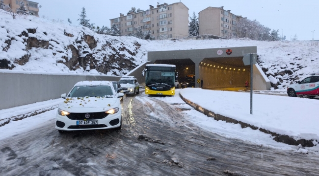 Şanlıurfa'da Kar Yağışı Nedeniyle Kış Lastiği Olmayan Araçlara Trafik Yasağı