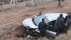 Şanlıurfa'da otomobil şarampole devrildi 