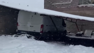 Viranşehir'de Kar Yağışı Nedeniyle Otopark Çatısı Çöktü