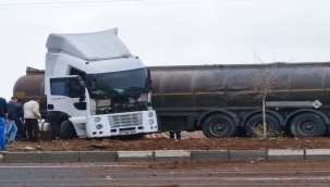 Viranşehir'de Tır Kontrolden Çıktı: İki Kişi Yaralandı