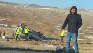 Birecik'te Lastik Patlayan Araç Takla Attı: Sürücü Hafif Yaralandı