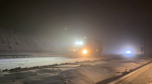 Büyükşehir 205 araç ve 804 personel ile kar mesaisi 