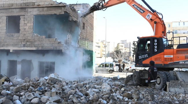 Büyükşehir, 25 Metrelik Yol Projesi İçin 59 Bağımsız Yapının Yıkımını Tamamladı