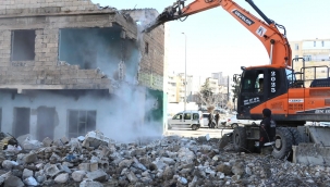 Büyükşehir, 25 Metrelik Yol Projesi İçin 59 Bağımsız Yapının Yıkımını Tamamladı