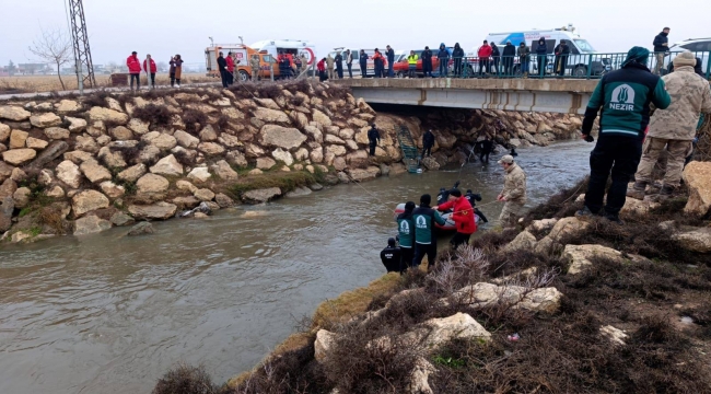 Harran'da Sulama Kanalına Düşen Otomobilin Sürücüsü 5 Gündür Aranıyor