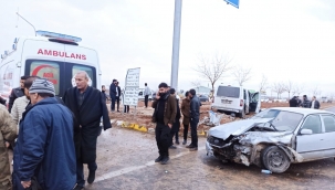 Şanlıurfa'da 2 Otomobil Kafa Kafaya Çarpıştı, 4 Yaralı