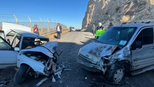 Şanlıurfa'da otomobil ile hafif ticari araç çarpıştı, 3 yaralı