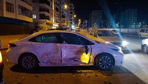 Şanlıurfa'da otomobil ile minibüs çarpıştı