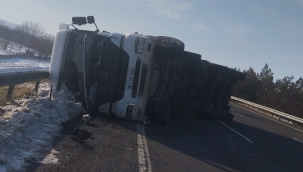Şanlıurfa'da Tonlarca Buğday Yola Savruldu