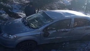 Siverek'te Buzlanma Kazaya Neden Oldu: Otomobil Şarampole Uçtu