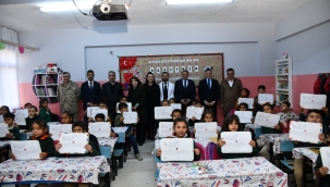 Vali Şıldak Eyyübiye Turluk Mahallesi'nde Karne Törenine Katıldı