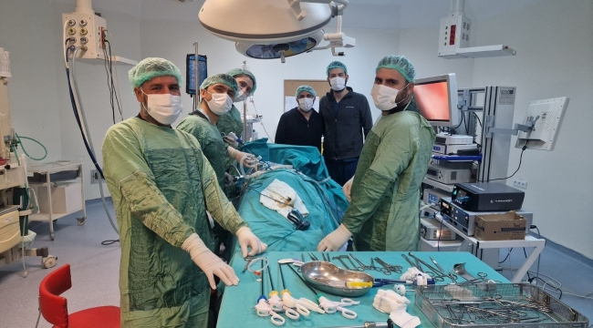Viranşehir Devlet Hastanesi'nde Büyük Böbrek Kisti Kapalı Yöntemle Başarıyla Alındı.
