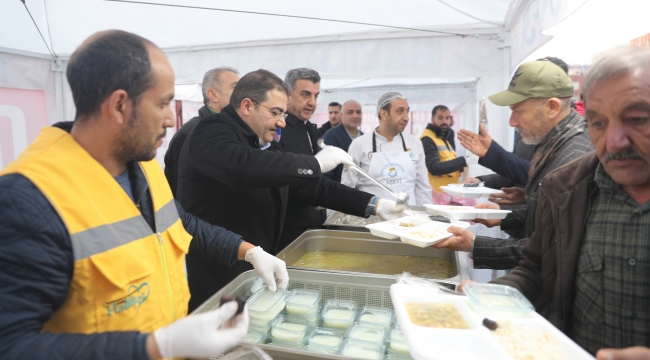 Başkan Canpolat Ve Günbegi, İftar Sofrasında Vatandaşlarla Buluştu