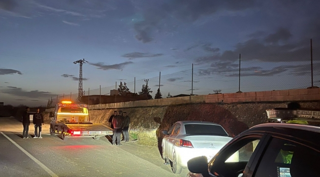 Birecik'te iki otomobil çarpıştı, 2 yaralı 