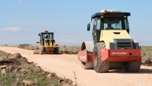 Büyükşehir Belediyesi, Siverek Kırsalında Yol Konforunu Artırıyor