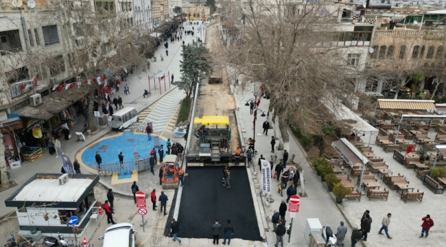 Divanyolu Yayalaştırma Projesi kapsamında sıcak asfalt serimine başlandı