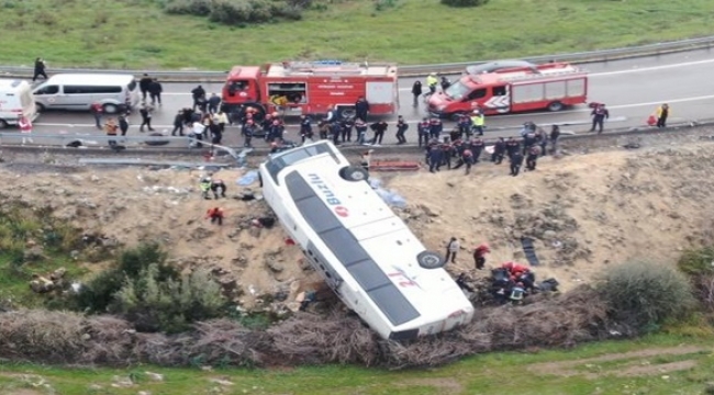 Otobüs Kontrolden Çıktı: 8 Ölü, 26 Yaralı