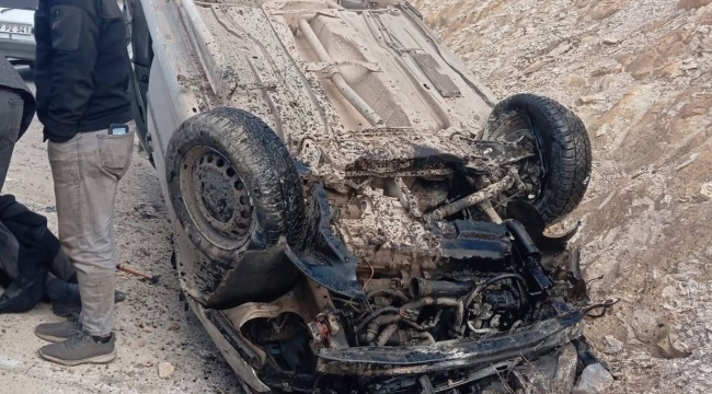 Şanlıurfa'da araç takla attı, 2 yaralı 