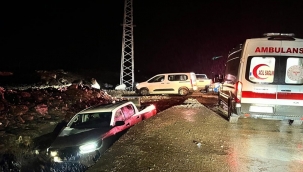 Şanlıurfa'da Kamyonet Şarampole Devrildi: 3 Yaralı