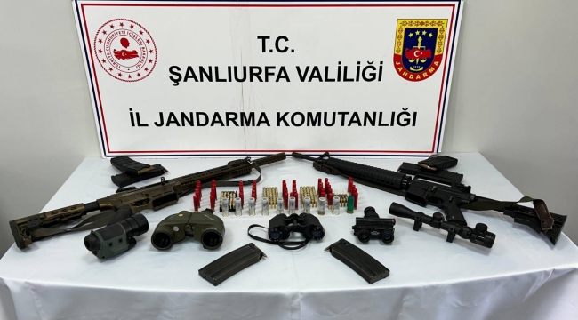 Şanlıurfa'nın Hilvan ilçesinde jandarma ekipleri tarafından uyuşturucu ve silah operasyonu düzenlendi.