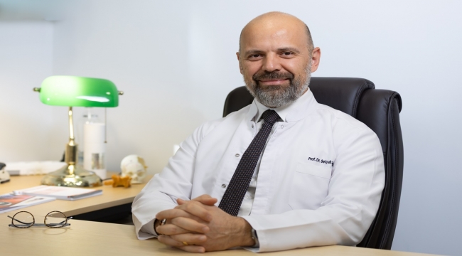 Telefon ve Bilgisayar Boyun Fıtığını Tetikliyor! Prof. Dr. Selçuk Göçmen Uyardı