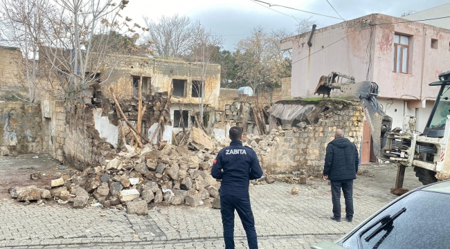 Viranşehir'de Tehlike Arz Eden Metruk Yapılar Yıkılıyor