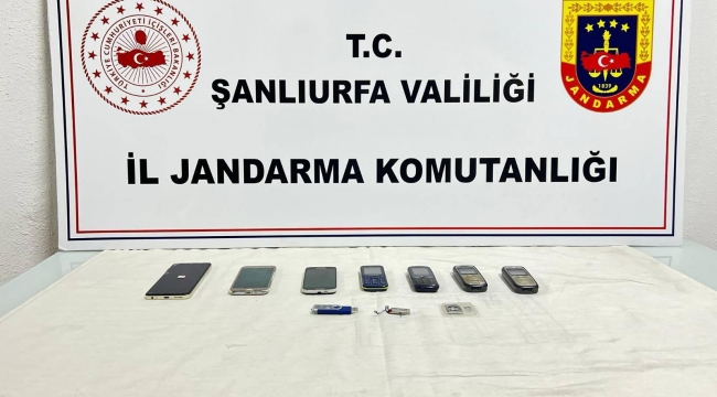 Akçakale'de Dolandırıcılık Operasyonu: Telefon ve Dijital Materyaller Ele Geçirildi