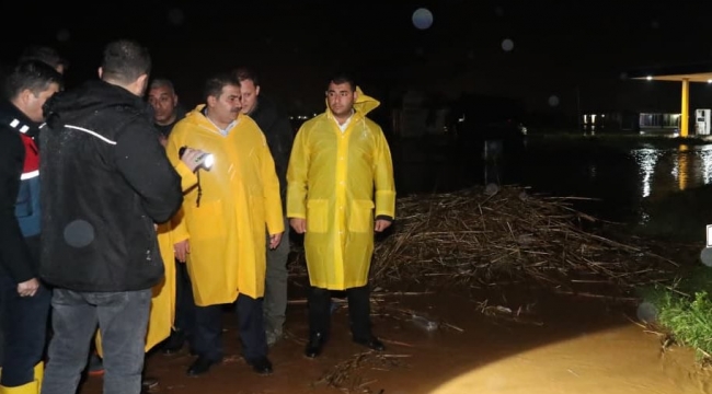 Başkan Canpolat Ve Kaymakam Şahin'den Gece Sağanak Mesaisi