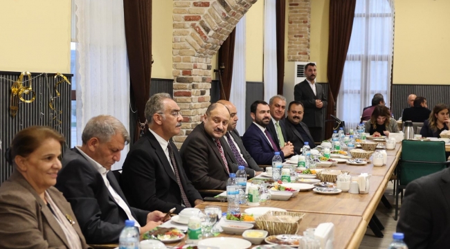 Başkan Gülpınar, İlçe Belediye Başkanları ve meclis üyeleriyle iftarda buluştu 
