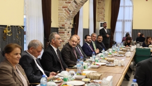 Başkan Gülpınar, İlçe Belediye Başkanları ve meclis üyeleriyle iftarda buluştu 