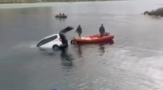 Birecik'te Araç Fırat Nehri'ne Düştü: Arama Çalışmaları Sürüyor