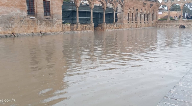 Dergah Çarşısı'nı Su Bastı, Esnaf Seferber Oldu