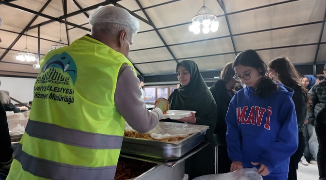 Eyyübiyeliler Aynı Sofrada Aynı Duada Buluşuyor