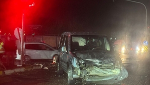 Haliliye'de Otomobil ile Ticari Araç Çarpıştı