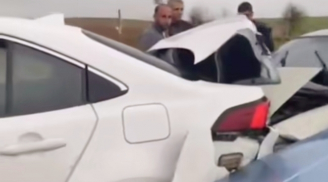 Şanlıurfa'da 4 Araç Birbirine Girdi: 2'si Çocuk 4 Yaralı
