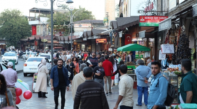 Şanlıurfa'da Bayram Yoğunluğu: Çarşılar Dolup Taştı
