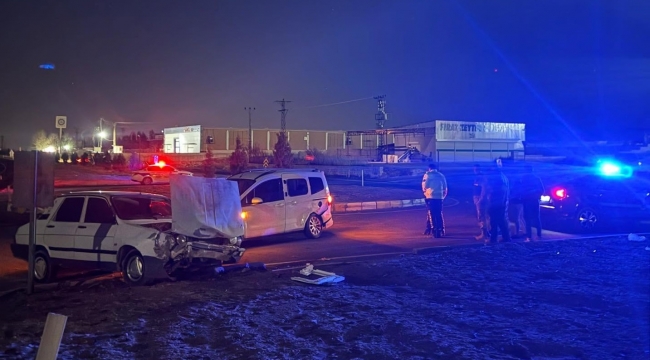 Şanlıurfa'da İki Araç Çarpıştı, 5 Yaralı