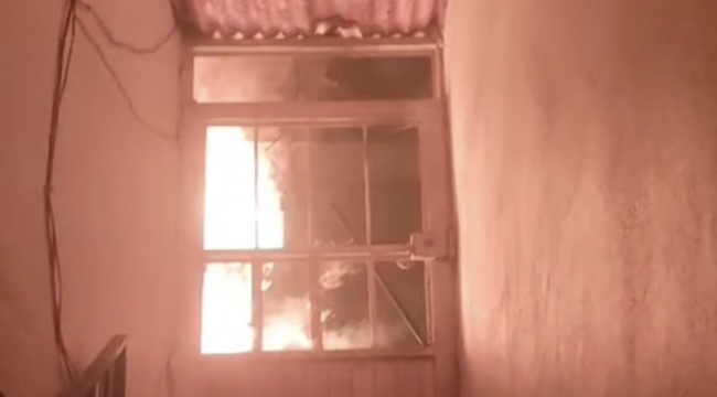 Şanlıurfa'da iki katlı evde yangın paniğe yol açtı