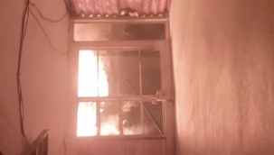 Şanlıurfa'da iki katlı evde yangın paniğe yol açtı