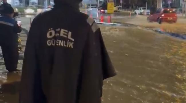 Şanlıurfa'yı Sağanak Vurdu: Yollar Sele Döndü