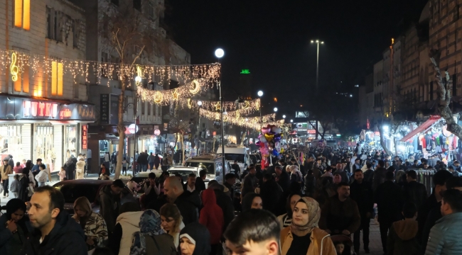 Şehrin Kalbi Divanyolu Daha Işıltılı Hale Geldi